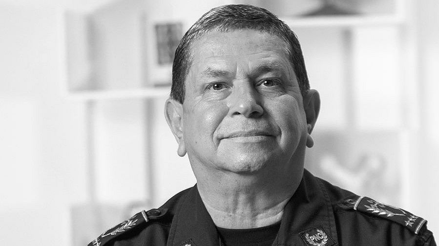 <div class="paragraphs"><p>Police director Mauricio Arriaza</p></div>