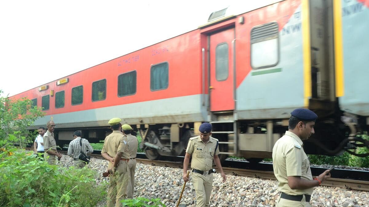 <div class="paragraphs"><p>Police personnel keep vigil near the site as a train passes by after an attempt was allegedly made to derail the Kalindi Express, heading towards Bhiwani from Prayagraj, by placing an LPG cylinder on the tracks on Sunday night, in the Shivrajpur area in Kanpur, Monday, September 9, 2024.</p></div>