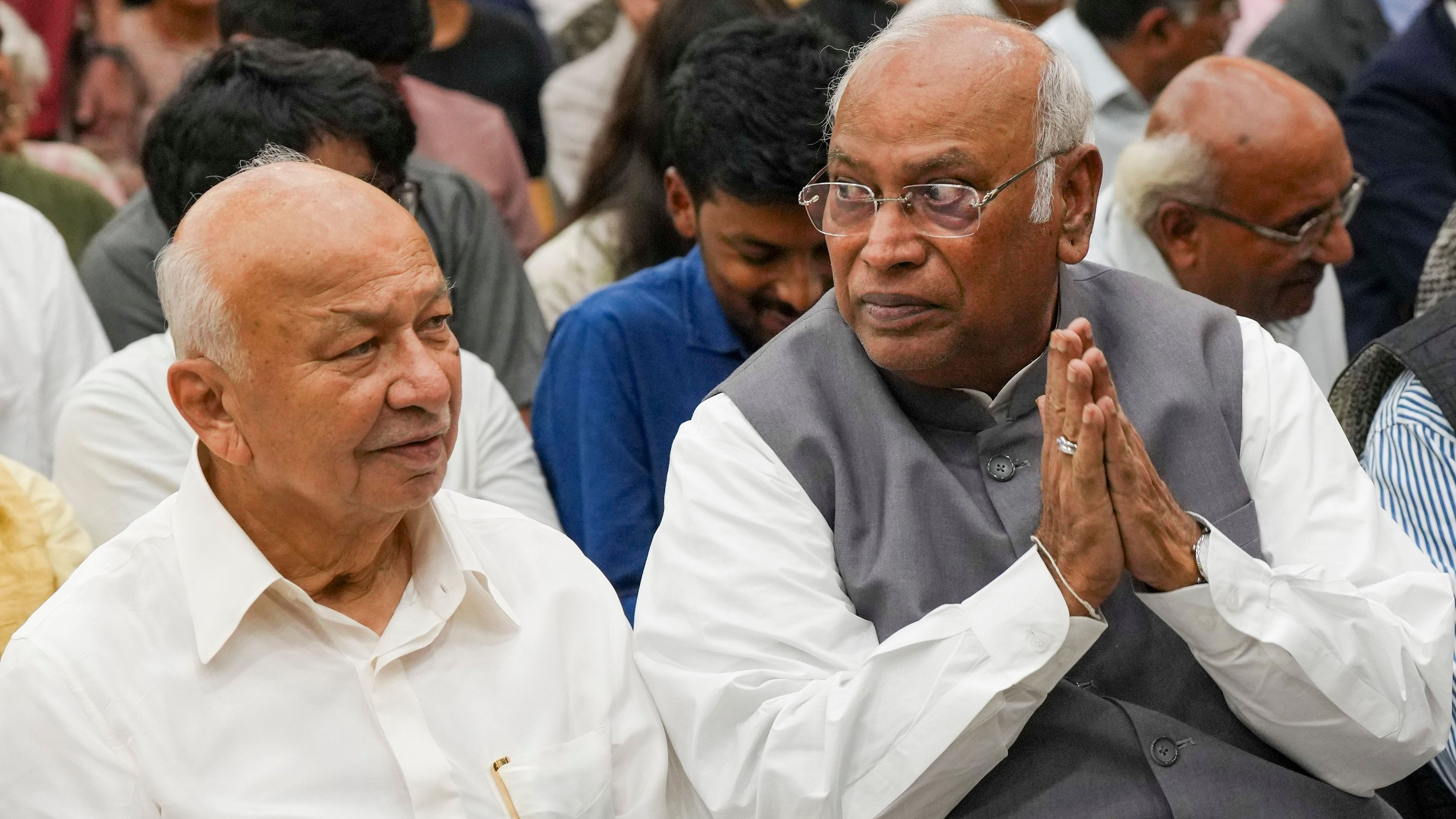 <div class="paragraphs"><p>New Delhi: Congress President Mallikarjun Kharge with party leader Sushilkumar Shinde during release of the book "Sushilkumar Shinde on 5 Decades of his Political Career" written with journalist-author Rasheed Kidwai, in New Delhi, Monday, Sept. 9, 2024. </p></div>