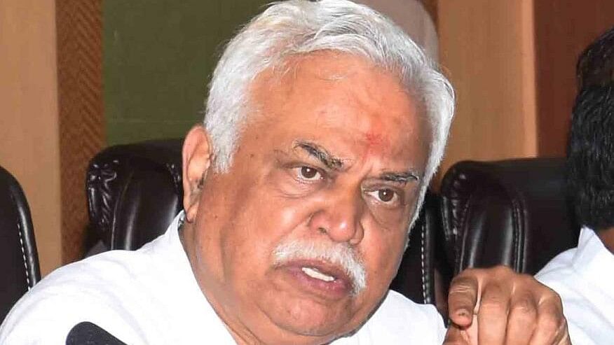 <div class="paragraphs"><p>State Administrative Reforms Commission Chairman and MLA R V Deshpande.</p></div>