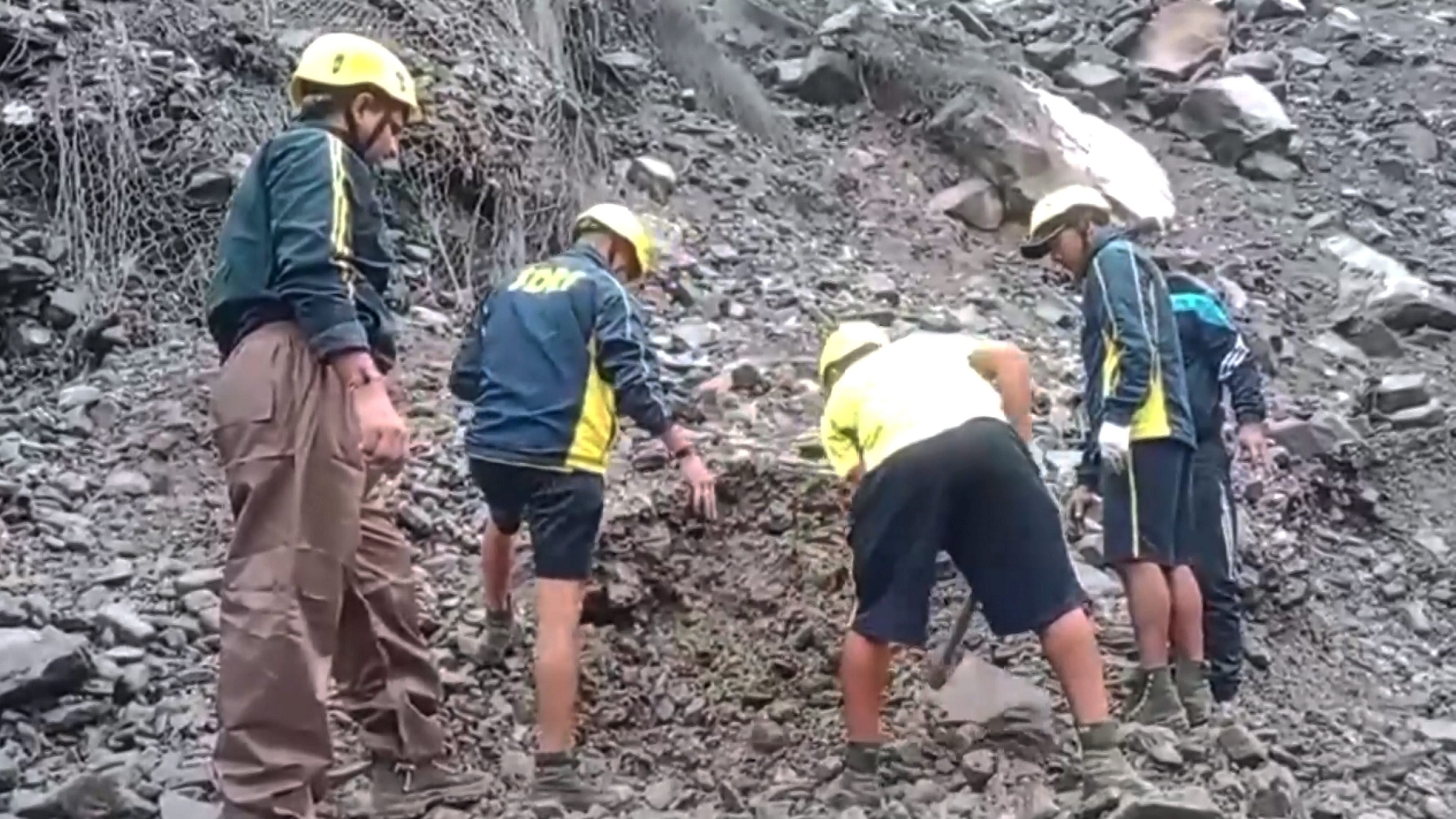 <div class="paragraphs"><p>Debris being removed after a landslide near Munkatiya between Sonprayag and Gaurikund on the Kedarnath National Highway on Monday evening.</p></div>