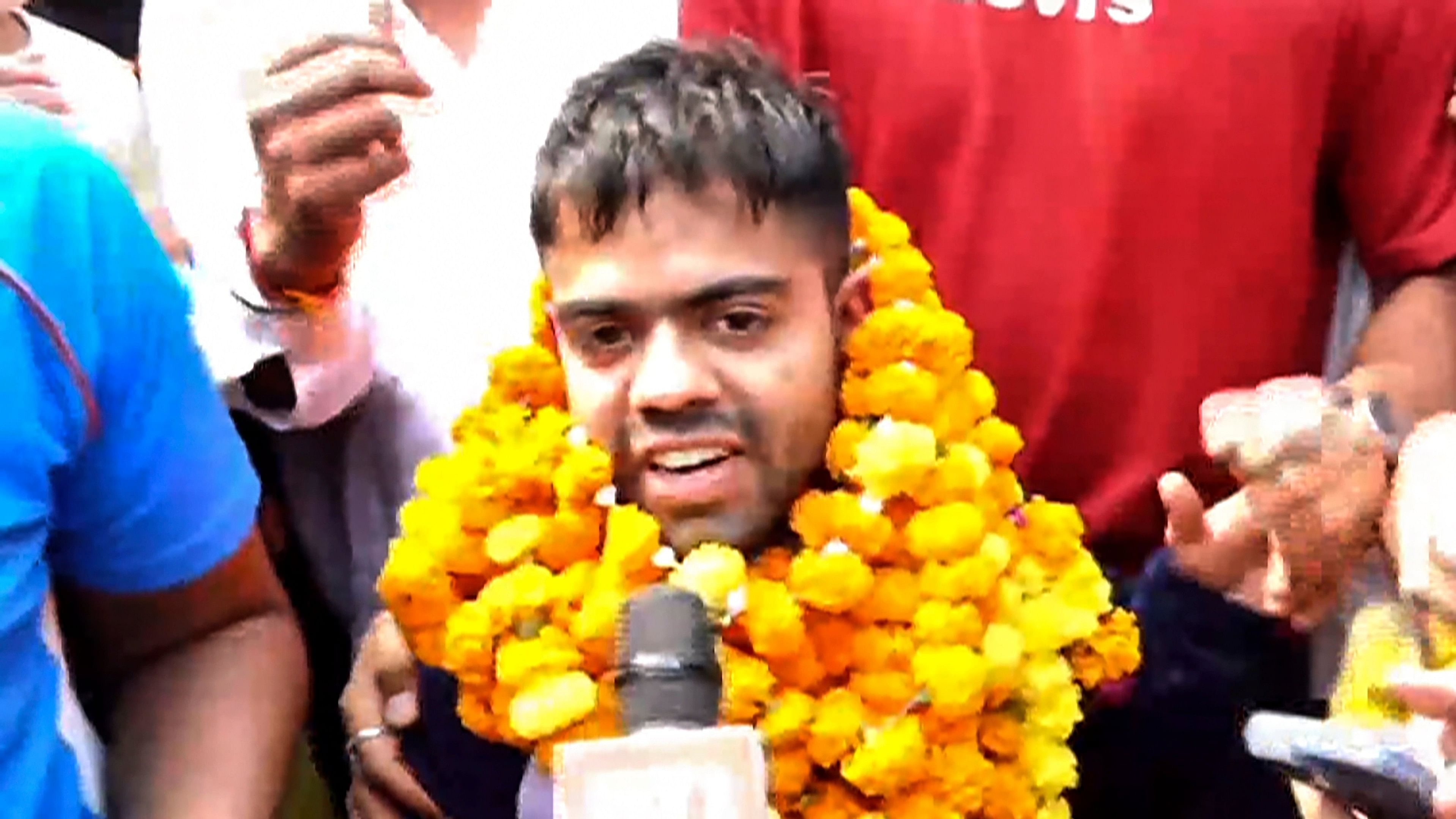 <div class="paragraphs"><p>Paris Paralympics Gold medallist Navdeep Singh speaks to the media after his arrival at the Airport, in New Delhi, Tuesday, Sept 10, 2024. Singh won gold in Men's Javelin F41 Category. </p></div>