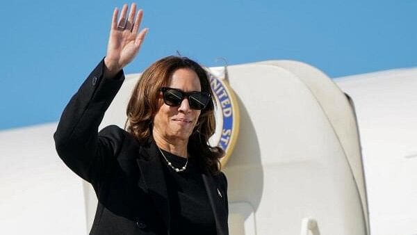 <div class="paragraphs"><p>Kamala Harris</p></div>