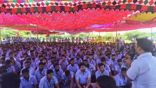 <div class="paragraphs"><p>Workers of a Samsung facility listen to a speaker during a strike to demand higher wages at its Sriperumbudur plant.</p></div>