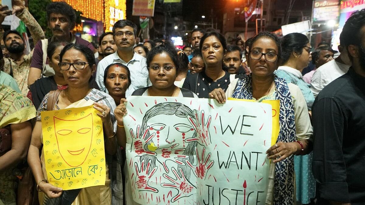 <div class="paragraphs"><p>People take part in a protest over the alleged sexual assault and murder of a trainee doctor, in Kolkata.</p></div>