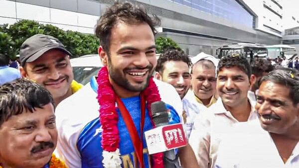 <div class="paragraphs"><p>Paris Paralympics Gold medallist Sumit Antil speaks to the media after his arrival at the Airport, in New Delhi, Tuesday.&nbsp;</p></div>