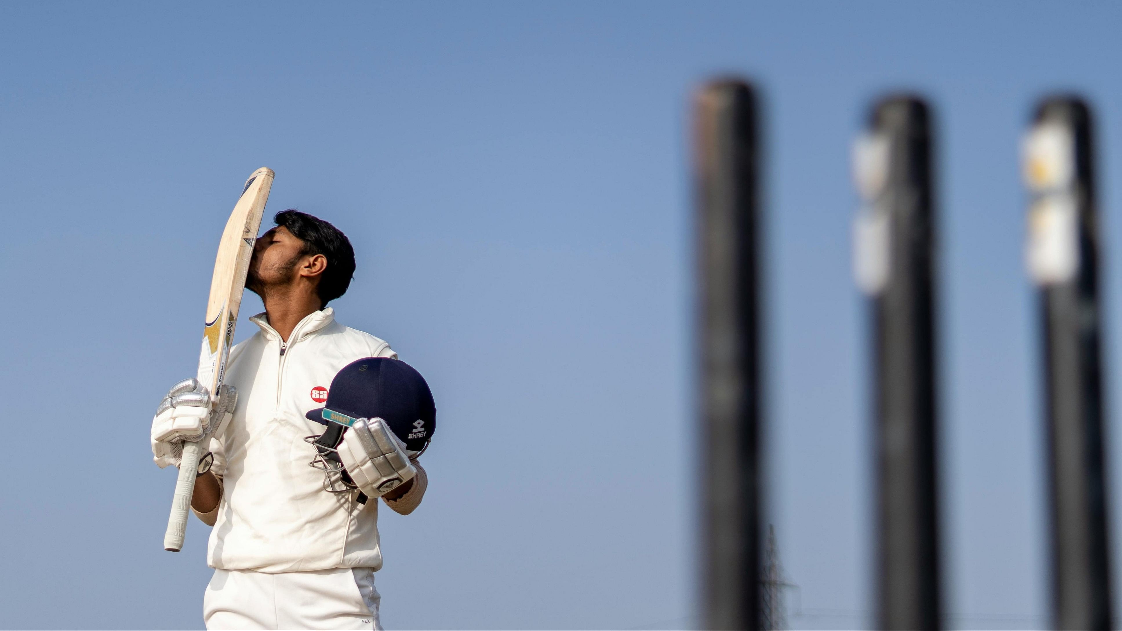 <div class="paragraphs"><p>Representational Picture of a player holding a bat</p></div>