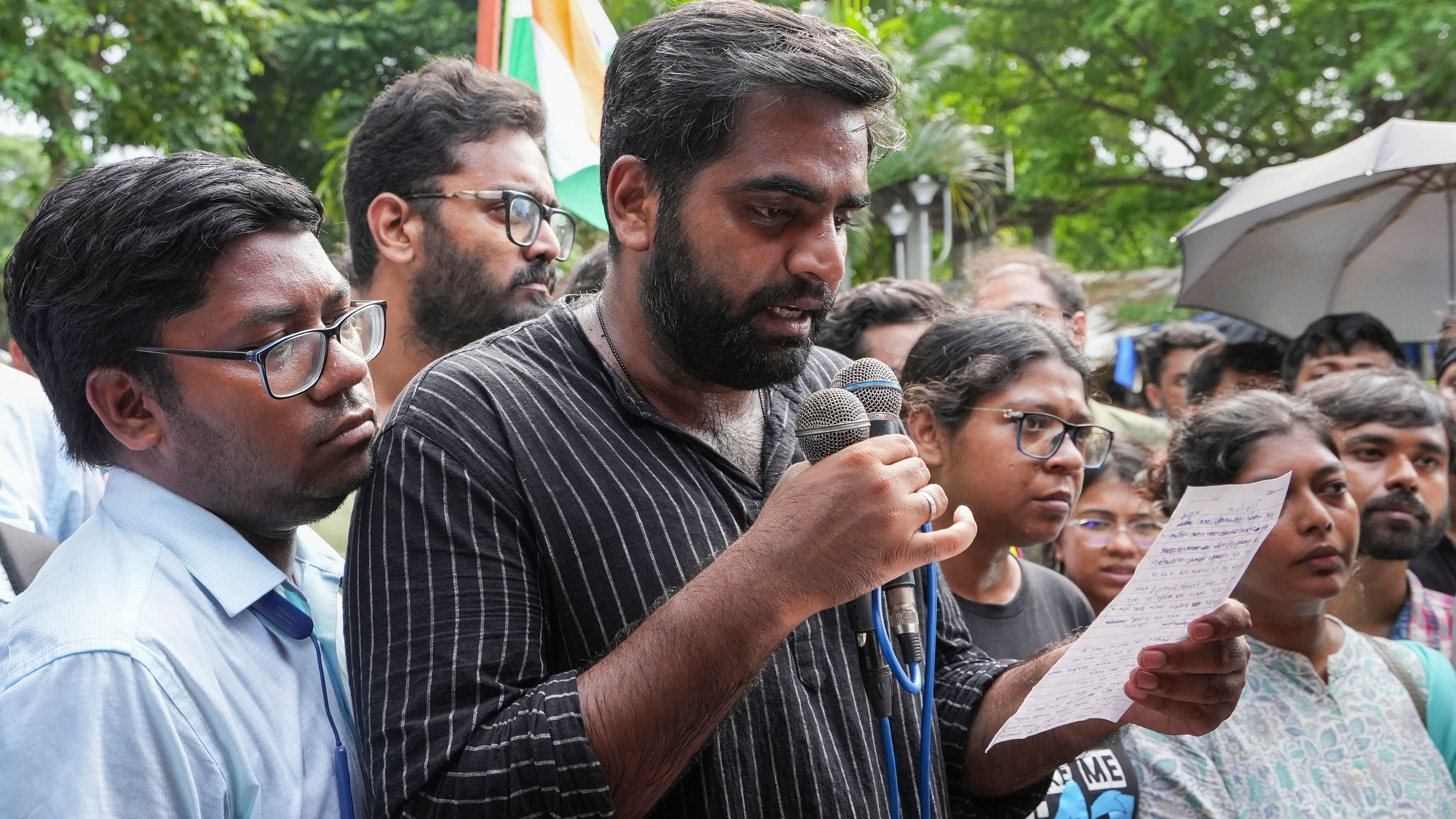 <div class="paragraphs"><p>Kolkata: Junior Doctors Forum leaders attend a press conference during their 2nd day of sit-in-dharna over the RG Kar Hospital rape and murder incident, near Swasthya Bhawan in Kolkata.</p></div>