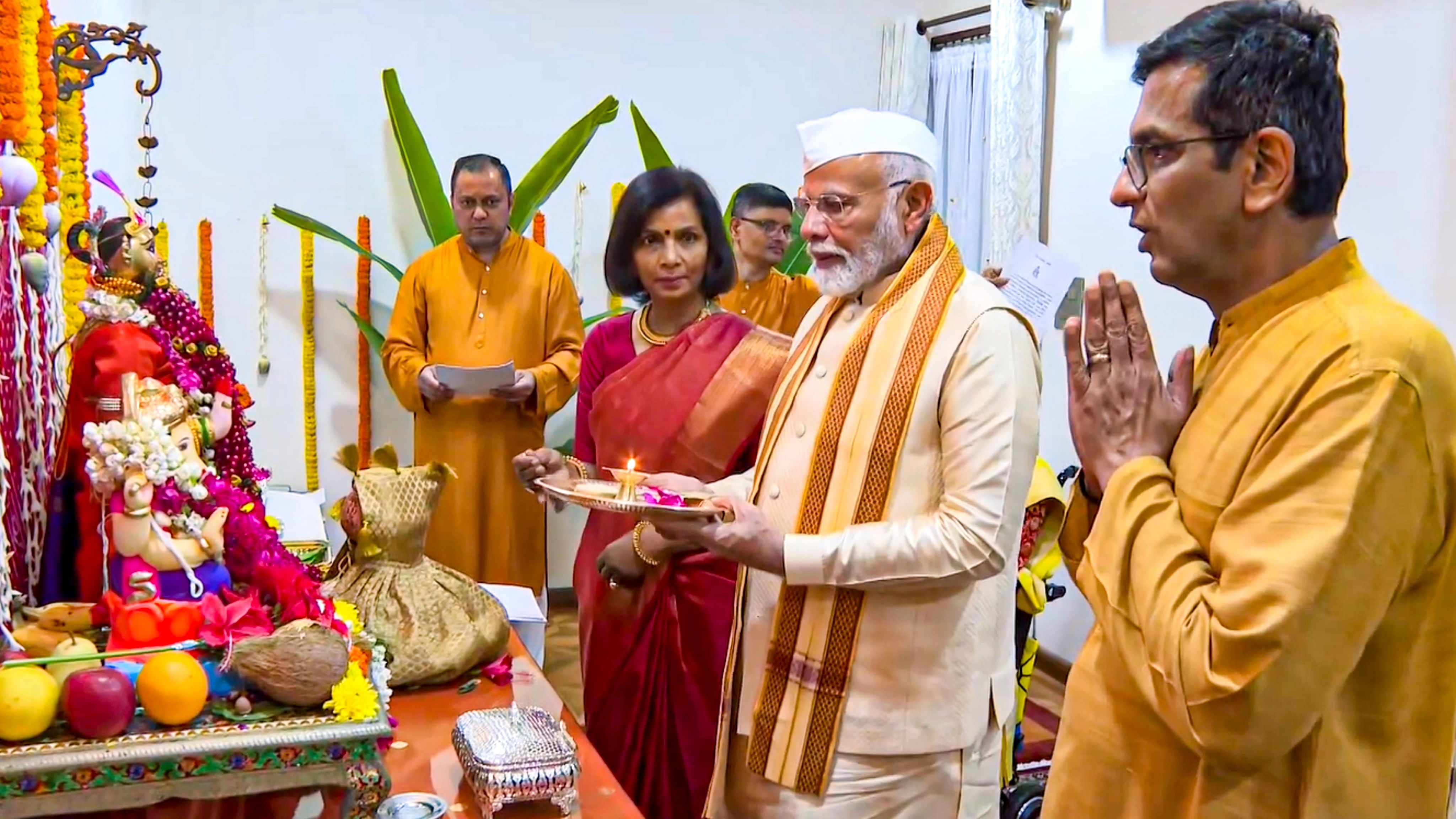 <div class="paragraphs"><p>rime Minister Narendra Modi attends 'Ganpati Poojan' at the residence of Chief Justice of India DY Chandrachud (R), in New Delhi, Wednesday, Sept. 11, 2024.</p></div>