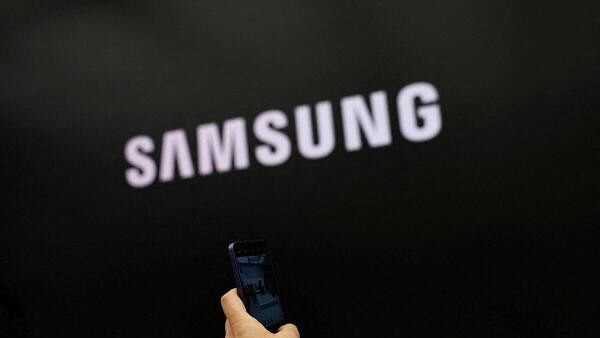 <div class="paragraphs"><p>The logo of&nbsp;Samsung Electronics.</p></div>