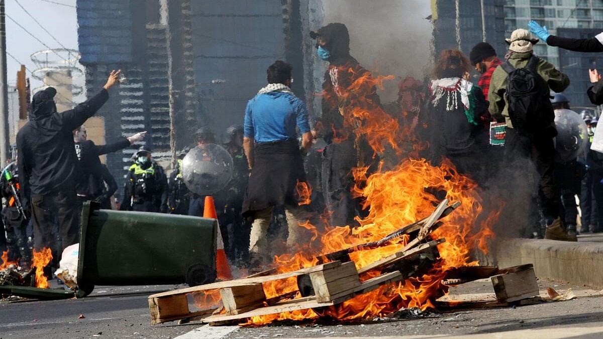 <div class="paragraphs"><p>Protesters demonstrate next to a wooden palette set on fire during a protest against the Land Forces International Land Defence Exposition at the Melbourne Convention and Exhibition Centre in Melbourne, Australia, September 11, 2024.</p></div>