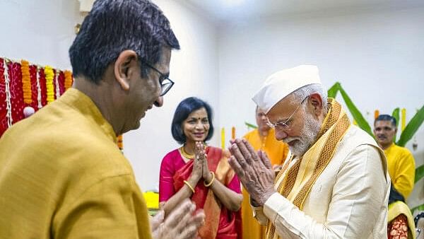 <div class="paragraphs"><p>Prime Minister Narendra Modi exchanges greetings with Chief Justice of India D Y Chandrachud while attending 'Ganpati Poojan' at the latter's residence, in New Delhi, Wednesday, September 11, 2024. </p></div>