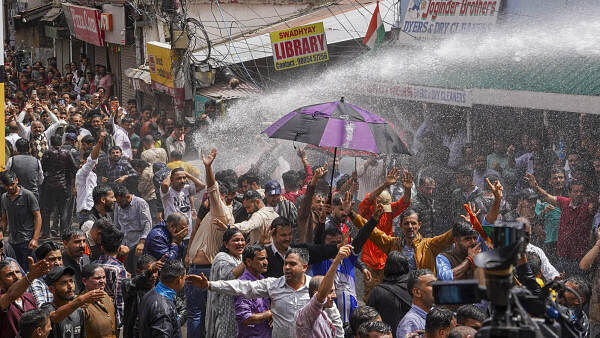 <div class="paragraphs"><p>Water cannons being used to disperse the protestors, who had gathered on the call of Hindu groups, demanding the demolition of an illegal structure in a mosque, at Sanjauli locality in Shimla, Wednesday, Sept 11, 2024.</p></div>