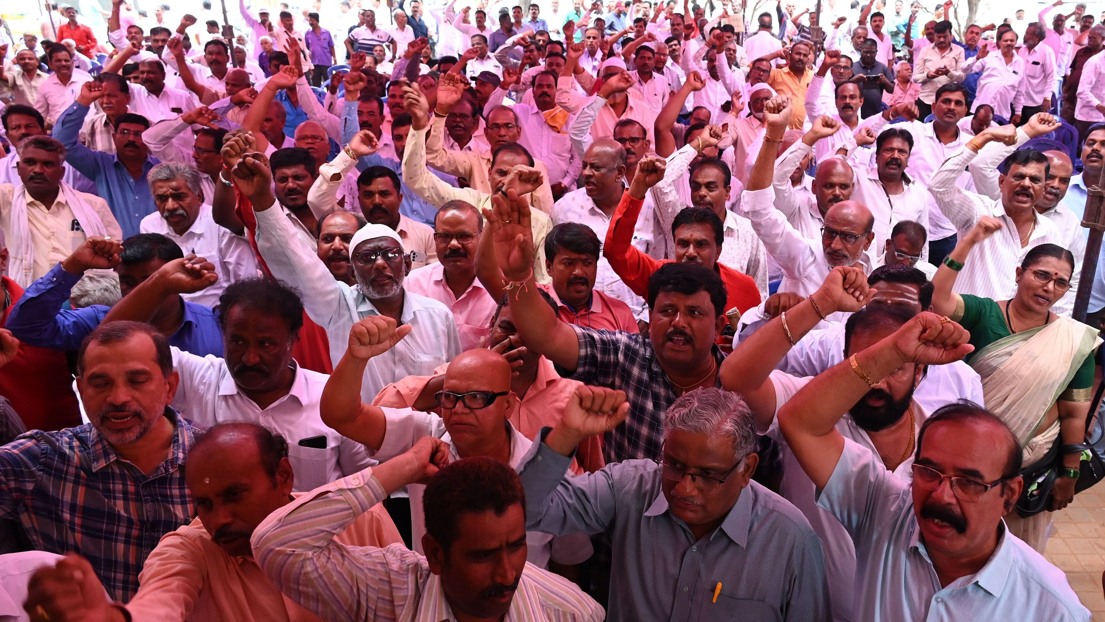 <div class="paragraphs"><p>Members of the KSRTC Staff and Workers' Federation staged a protest at Freedom Park in Bengaluru on Thursday. </p></div>