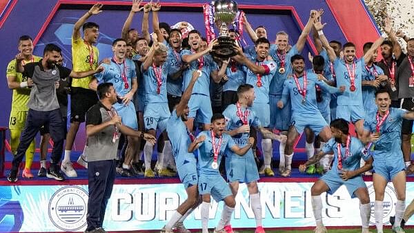 <div class="paragraphs"><p>Mumbai City FC players celebrate with the trophy after winning the Indian Super League (ISL) 2023-24 final match over Mohun Bagan Super Giants, at Vivekananda Yuba Bharati Krirangan (Salt Lake Stadium) in Kolkata on May 4, 2024.</p></div>