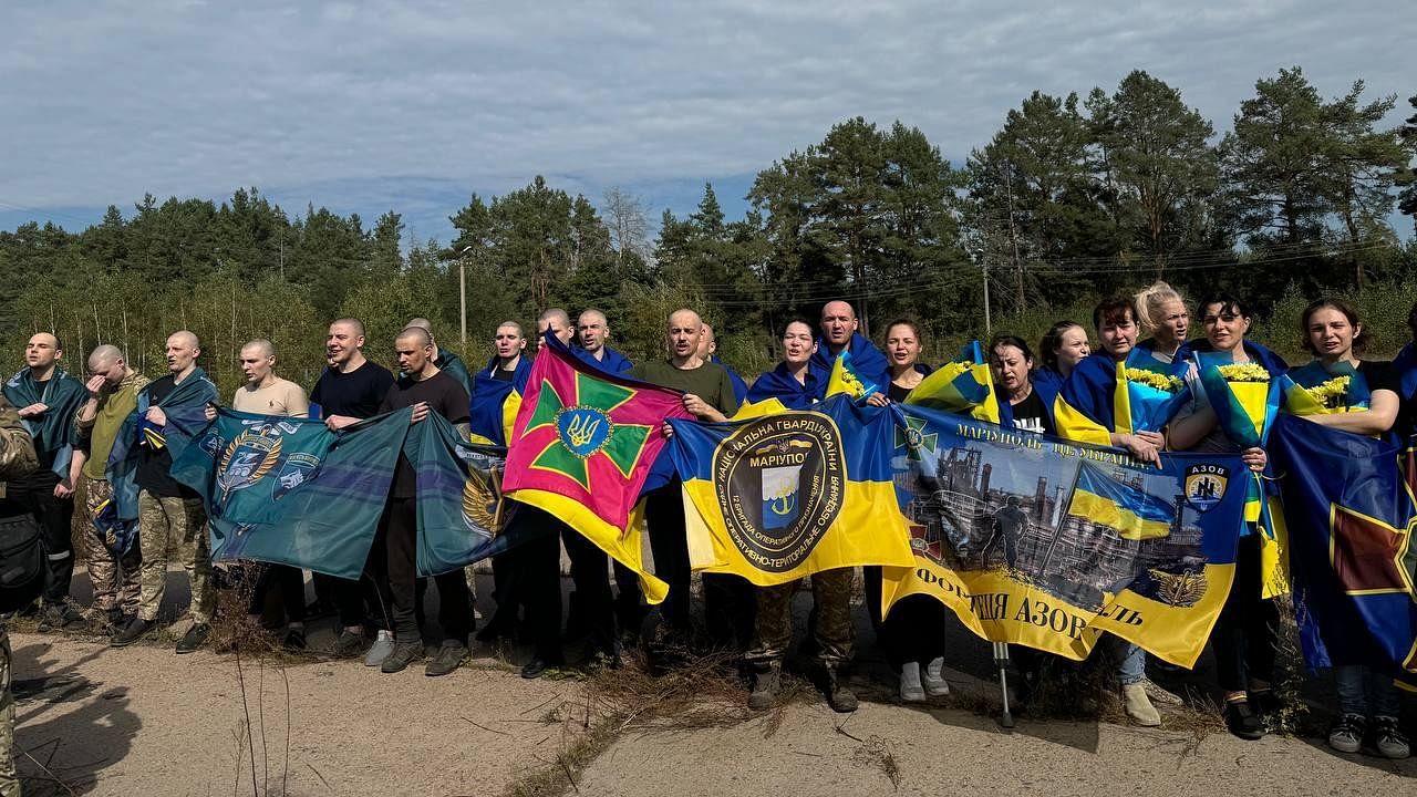 <div class="paragraphs"><p>Ukrainian POWs returning.&nbsp;</p></div>