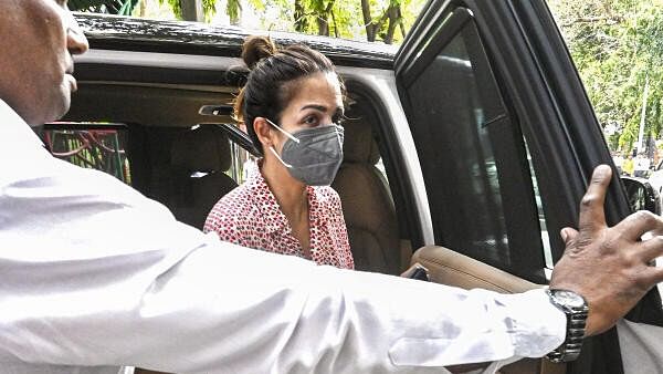 <div class="paragraphs"><p>Actor Malaika Arora arrives at Bandra after her stepfather allegedly died by suicide by jumping from a building, in Mumba.</p></div>