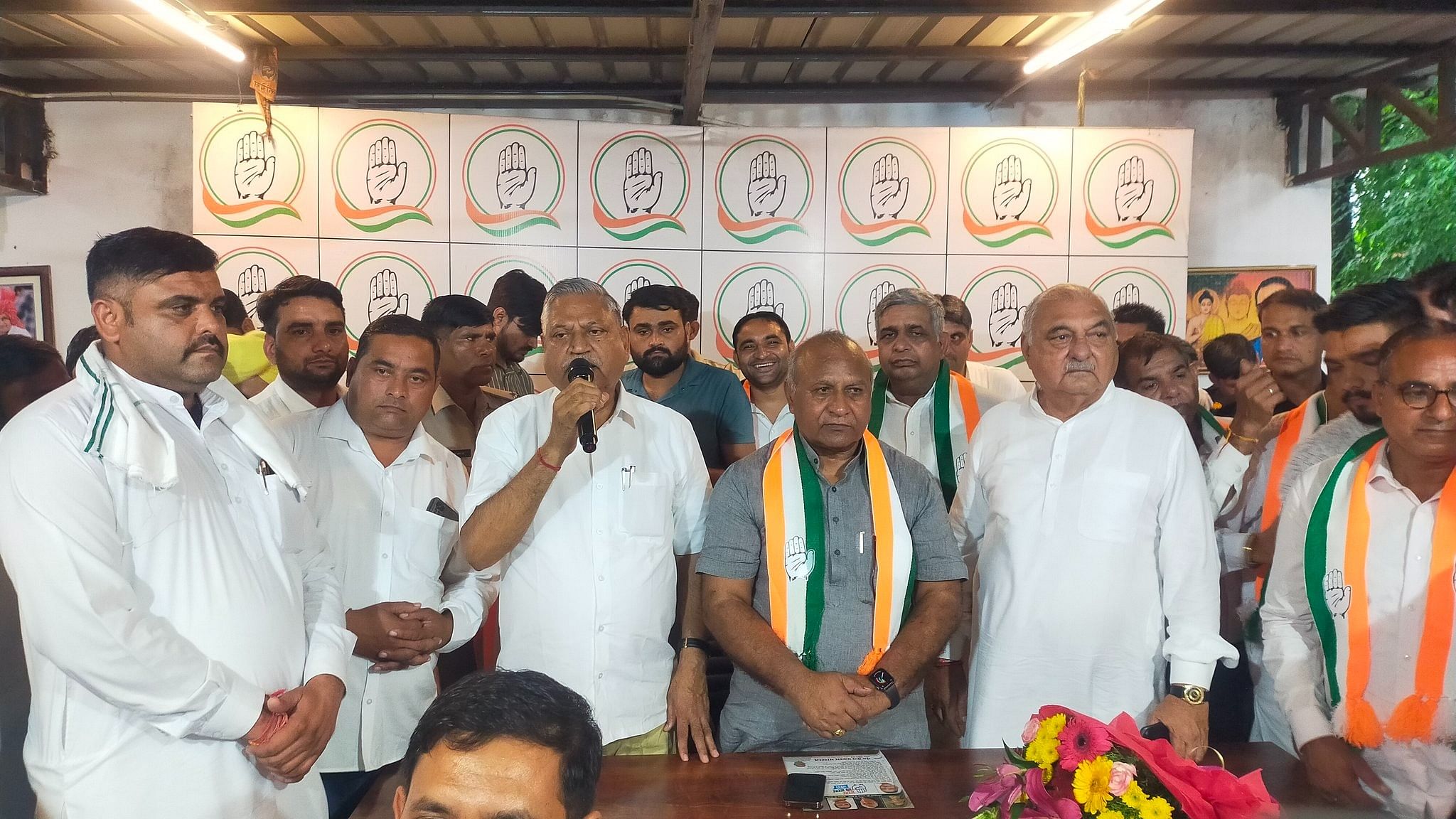 <div class="paragraphs"><p>Karan&nbsp;Dev&nbsp;Kamboj is being welcomed to the Congress party by&nbsp;Udai Bhan as&nbsp;Bhupinder Singh Hooda and others look on.&nbsp;</p></div>