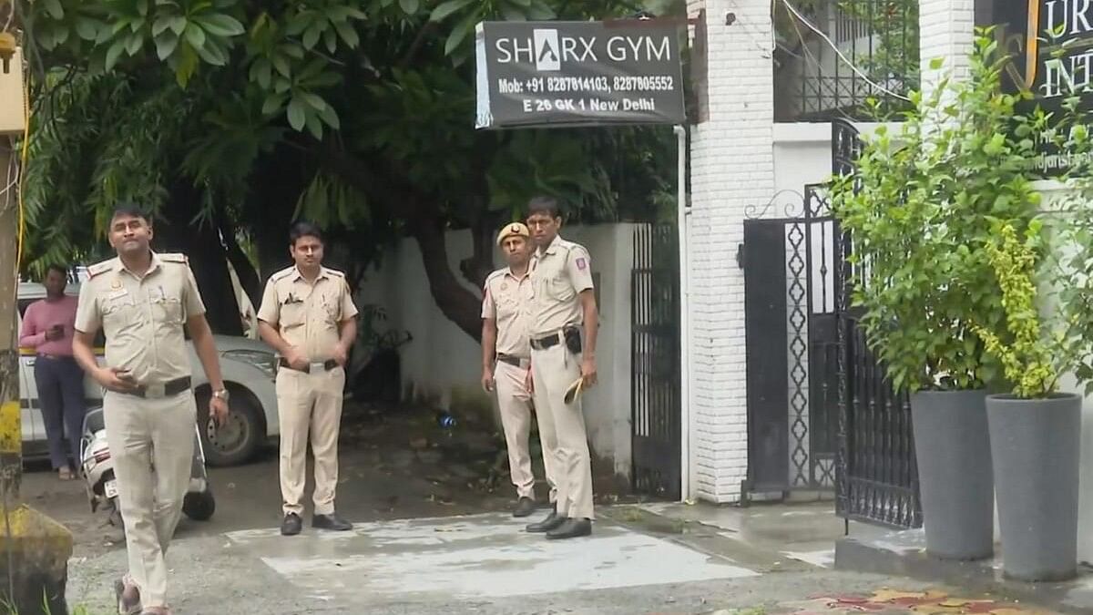 <div class="paragraphs"><p>Police personnel during investigation after a gym owner was shot dead by two bike borne assailants, in Greater Kailash area of New Delhi.</p></div>