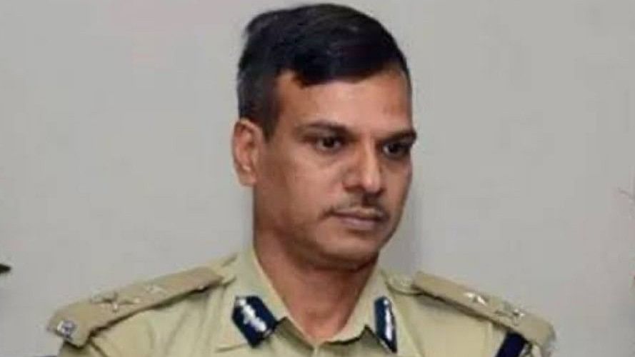 <div class="paragraphs"><p>IPS officer Alok Kumar</p></div>