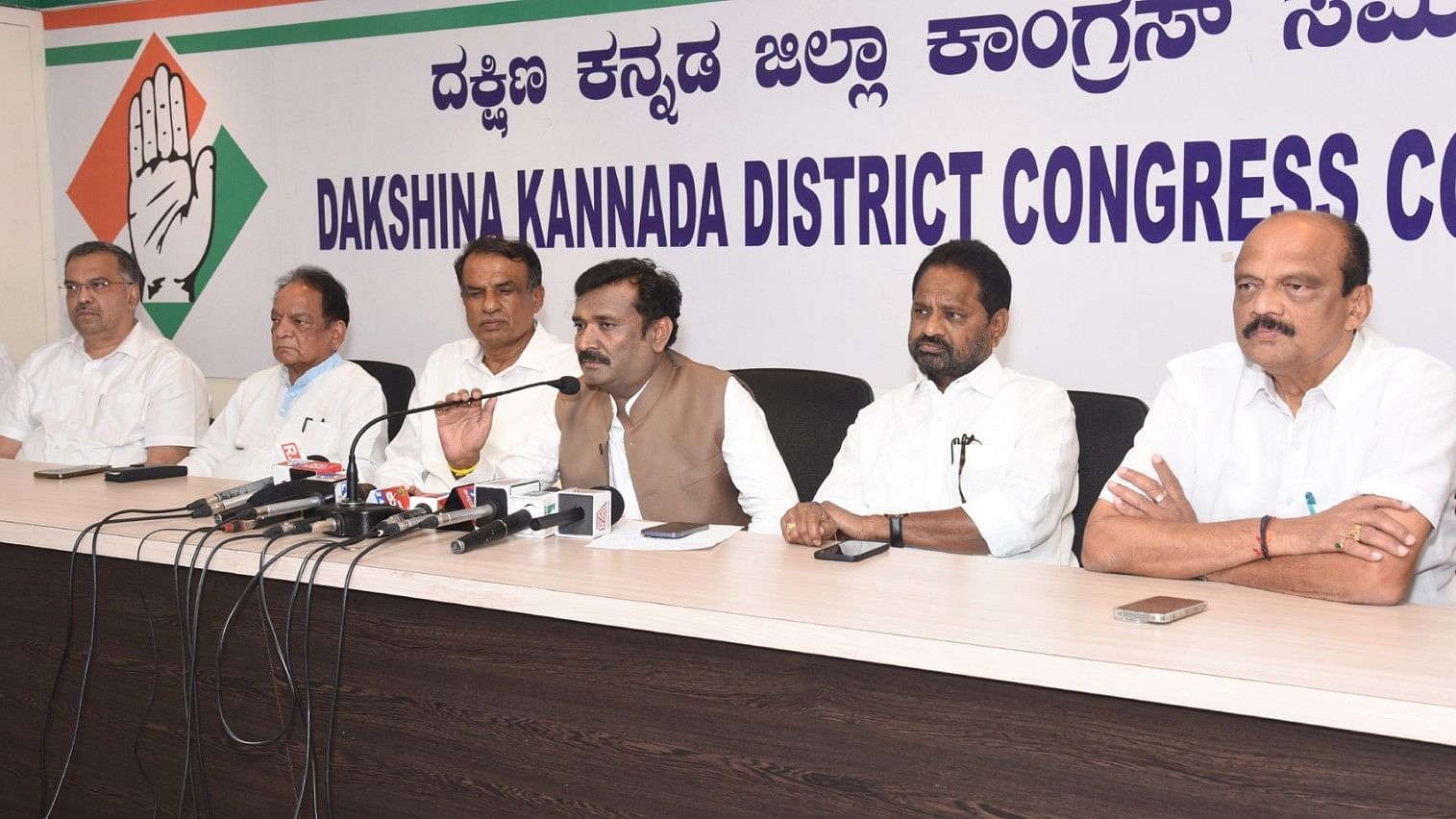 <div class="paragraphs"><p>Rajya Sabha member and KPCC working President G C Chandrashekar speaks to mediapersons in Mangaluru</p></div>