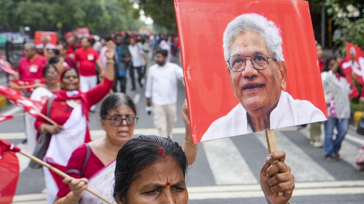 <div class="paragraphs"><p> CPI (M) supporters during the last journey of late party leader Sitaram Yechury from the party headquarters to the AIIMS hospital, in New Delhi.&nbsp;</p></div>