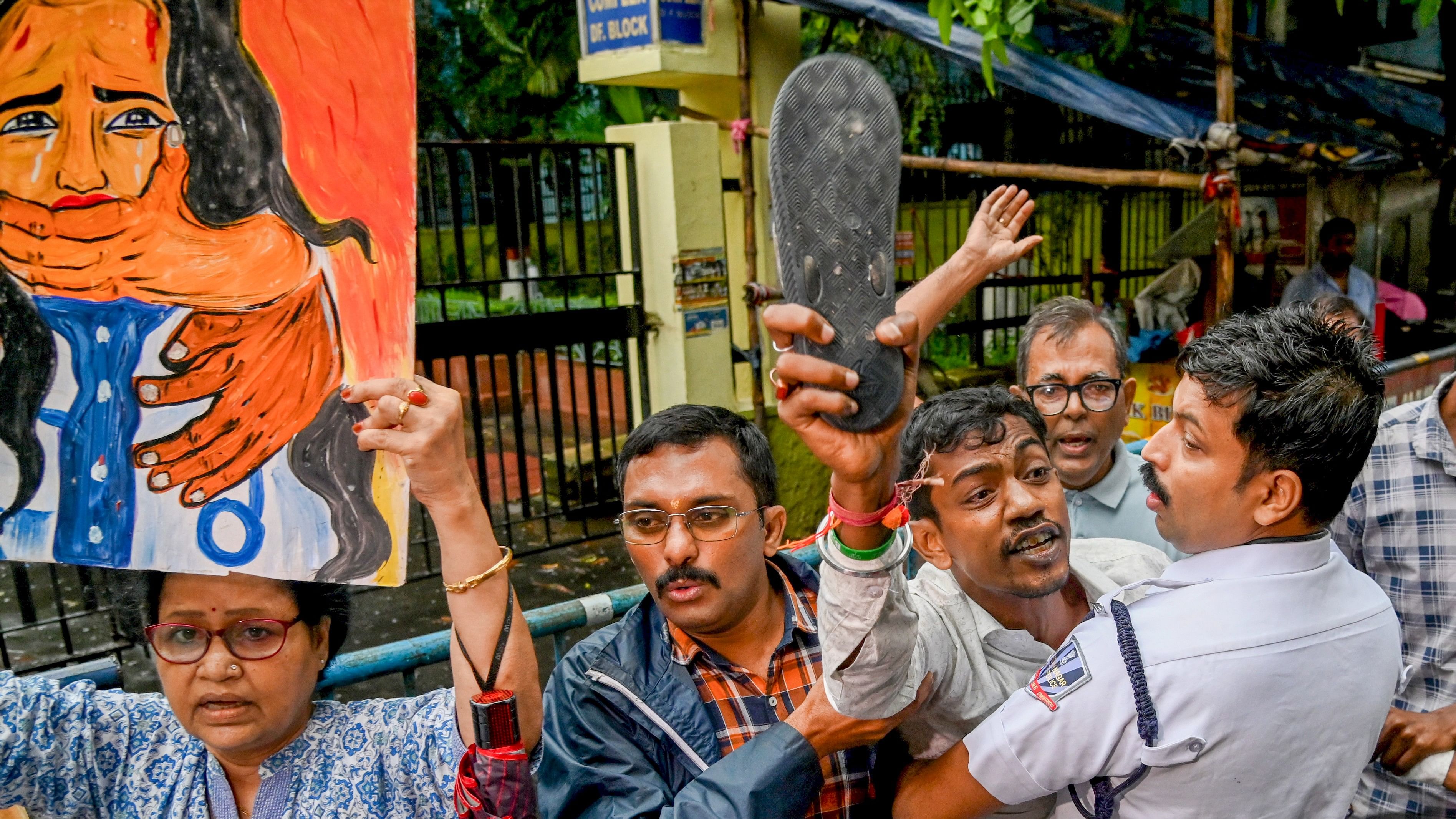 <div class="paragraphs"><p>BJP workers protest against Tala Police Station Officer-in-Charge Abhijit Mondal(unseen) while he was taken to court after his arrest in connection with the R G Kar Medical College and Hospital incident at CGO Complex, in Kolkata, Sunday, Sept. 15</p></div>