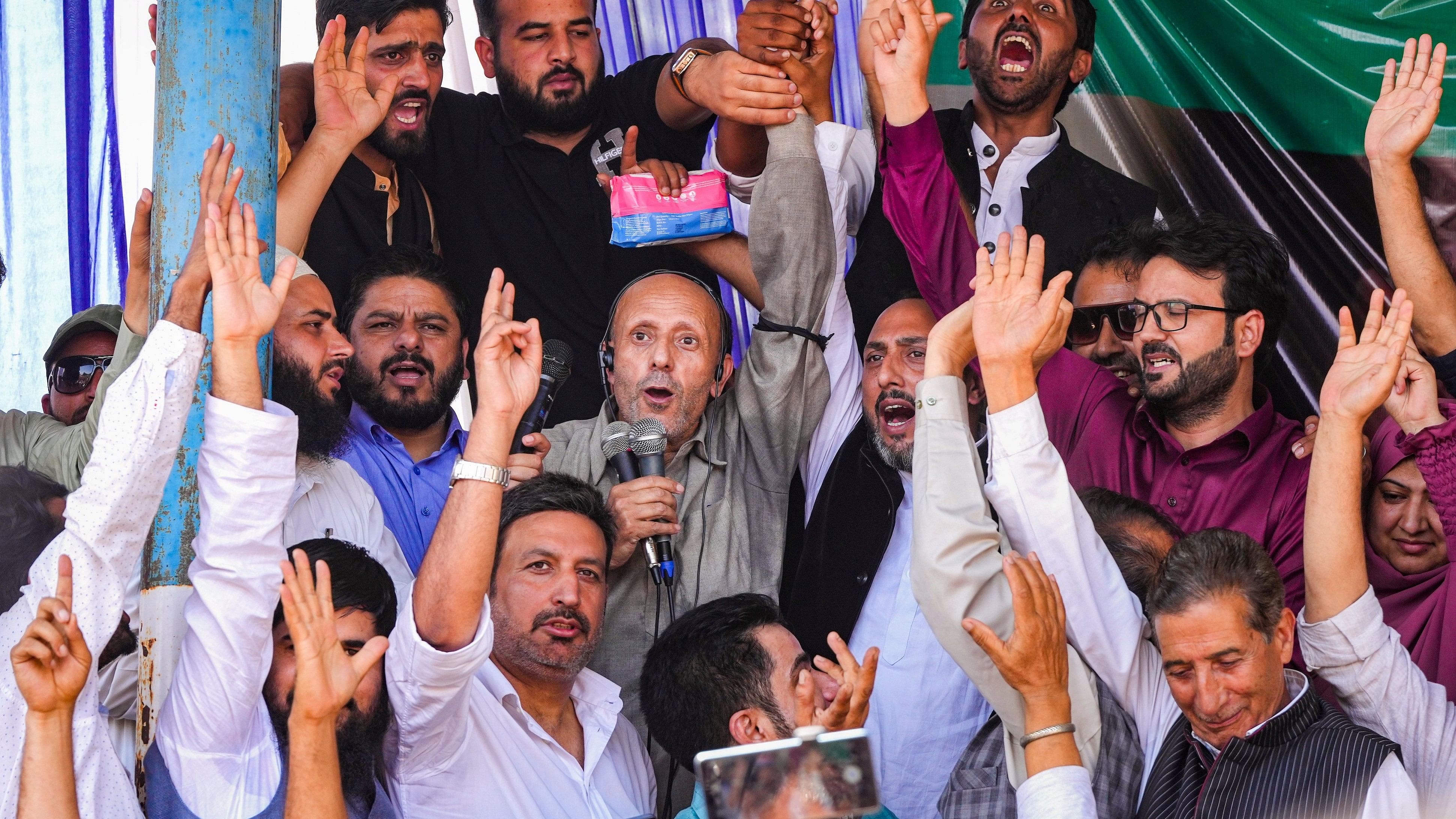 <div class="paragraphs"><p>Baramulla MP and Awami Ittehad Party (AIP) chief Sheikh Abdul Rashid, popularly known as Engineer Rashid, addresses a rally for Jammu and Kashmir Assembly elections, in Baramullah district of North Kashmir, Thursday, Sept 12, 2024. </p></div>