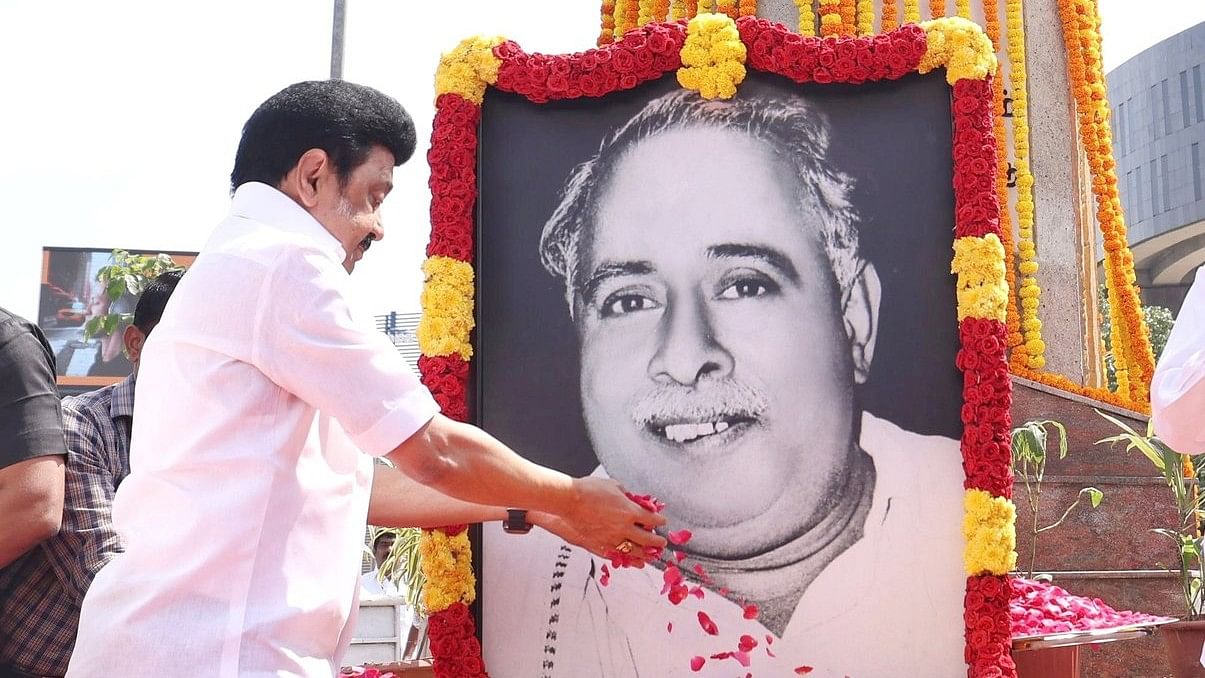 <div class="paragraphs"><p>CM M K Stalin paying tribute to&nbsp; Annadurai.</p></div>