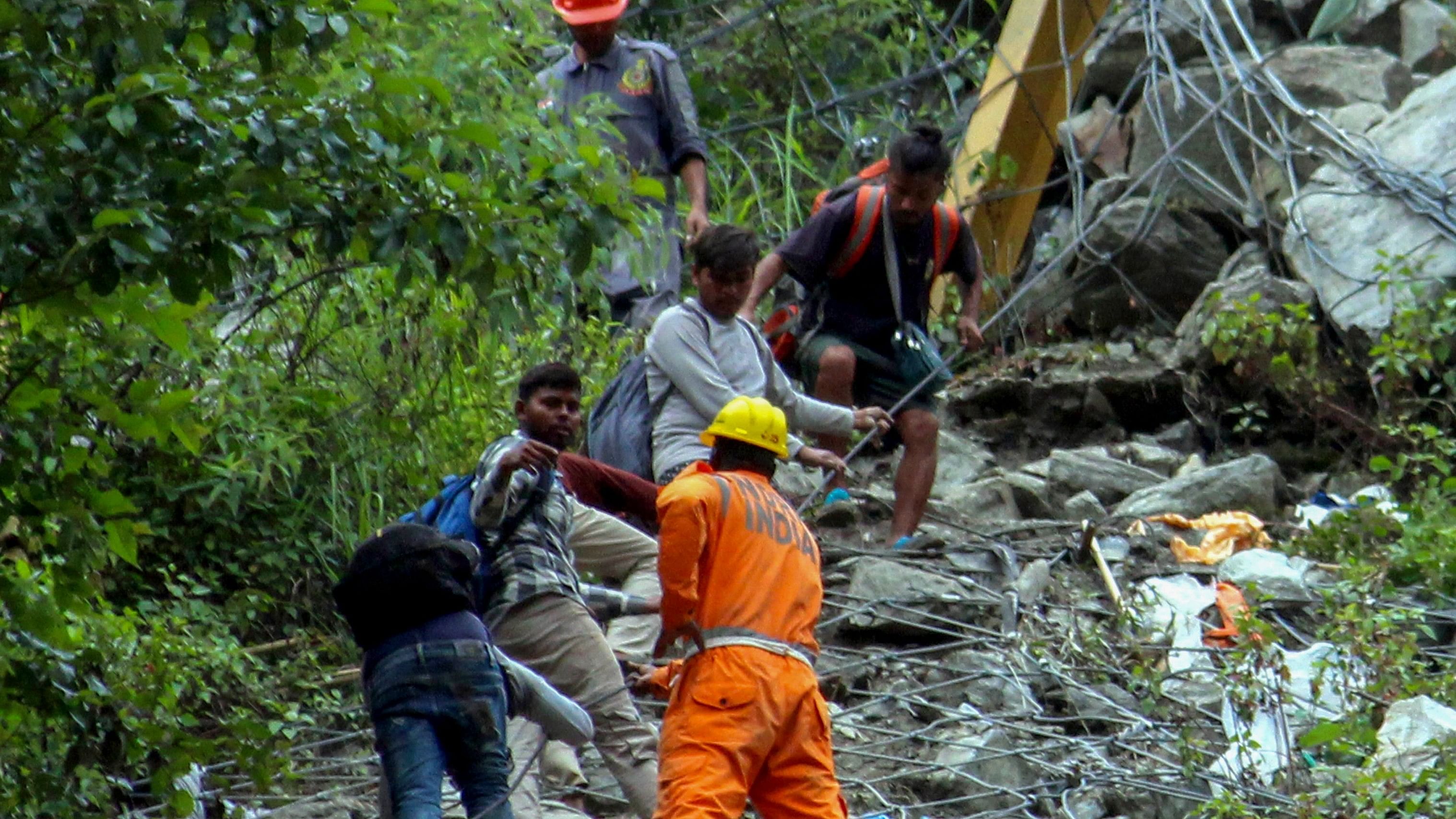 <div class="paragraphs"><p>NDRF personnel evacuate stranded pilgrims. Photo for representational purpose.</p></div>