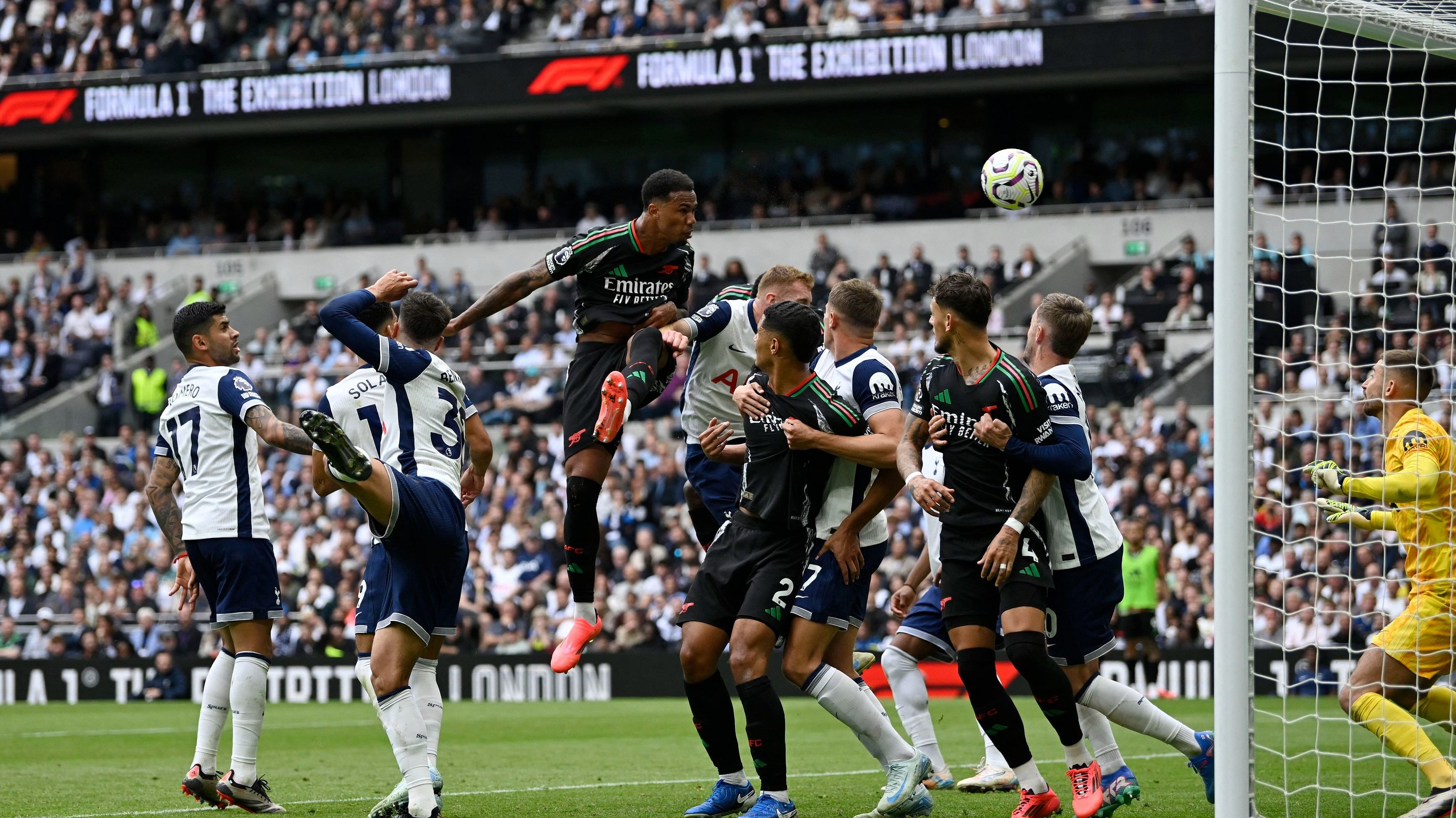 <div class="paragraphs"><p>Gabriel Magalhaes scores Arsenal's goal.</p></div>