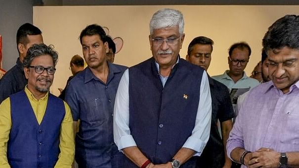 <div class="paragraphs"><p> Union Minister of Culture and Tourism Gajendra Singh Shekhawat(C) views Prime Minister's mementos displayed at National Modern Art Gallery, in New Delhi, Monday, September 16, 2024.</p></div>