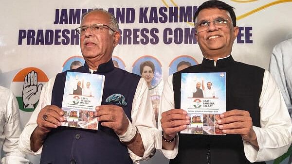 <div class="paragraphs"><p> Congress leader Pawan Khera with JKPCC chief Tariq Hameed Qara releases party's manifesto for upcoming Assembly elections, in Srinagar, Monday, Sept. 16, 2024. </p></div>