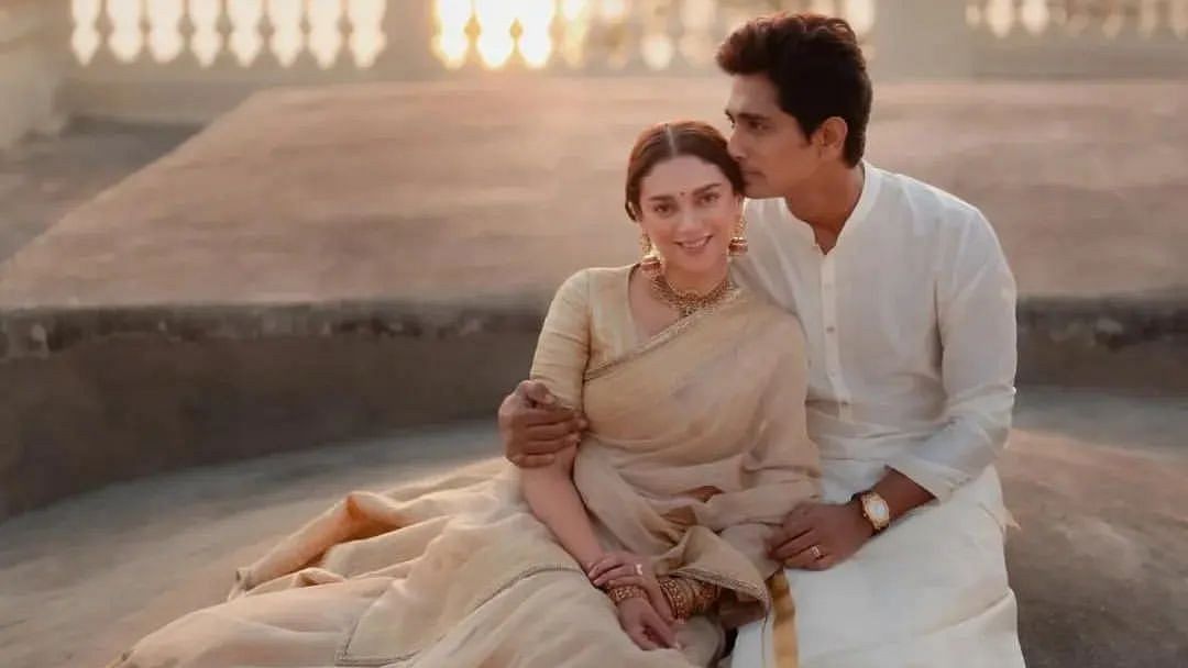 <div class="paragraphs"><p>Newlyweds Aditi Rao Hydari and Siddharth pose for a photograph.</p></div>