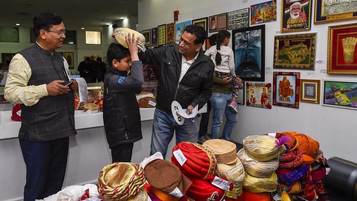 <div class="paragraphs"><p>Visitors at an auction of mementos, presented to Prime Minister Narendra Modi, at National Gallery of Modern Art in New Delhi, Sunday, Jan 27, 2019.</p></div>