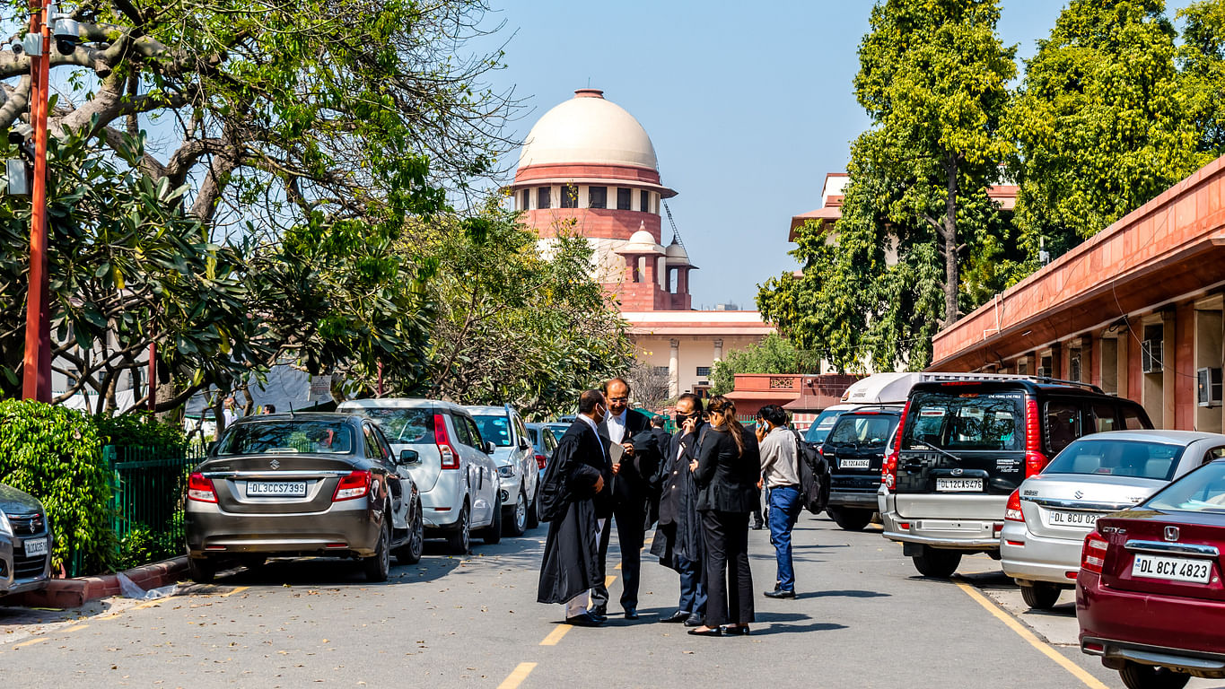 <div class="paragraphs"><p>Lawyers in front of Supreme Court of India.</p></div>