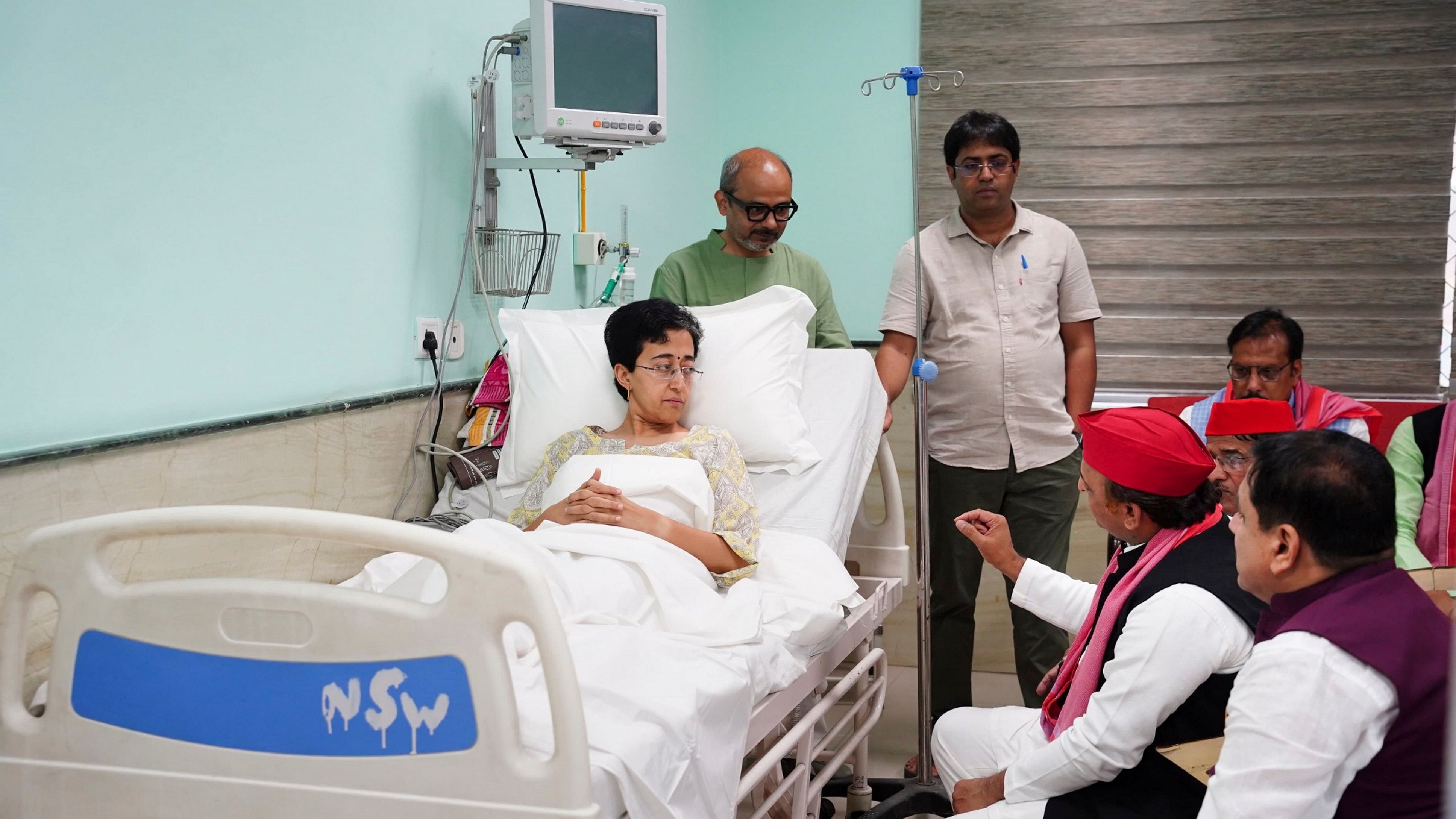 <div class="paragraphs"><p>File photo of Samajwadi Party chief Akhilesh Yadav visiting Delhi CM designate Atishi at a hospital. </p></div>