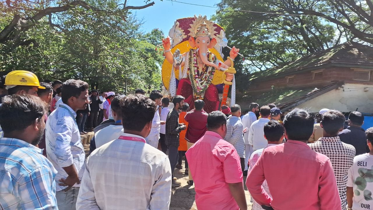 <div class="paragraphs"><p>Procession of Lord Ganesh idol from Chavat Galli in Belagavi halted </p></div>