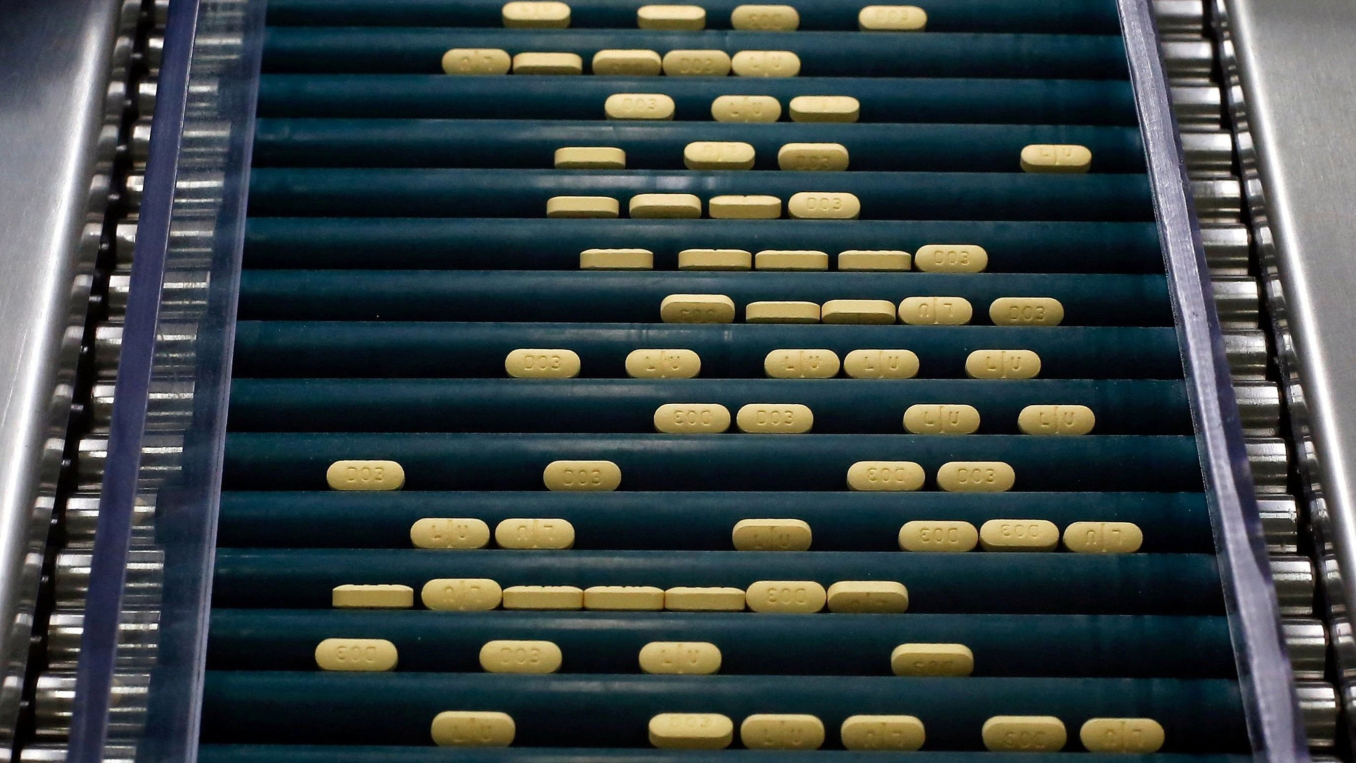 <div class="paragraphs"><p>FILE PHOTO: Tablets move along the production line at a pharmaceutical plant of Lupin, India's No. 2 drugmaker, in Verna, in the western state of Goa.</p></div>