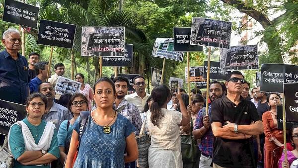 <div class="paragraphs"><p>Doctors stage a protest in front of West Bengal Medical Council office over the R G Kar Hospital incident, in Kolkata, Thursday, Sept. 19, 2024.</p></div>