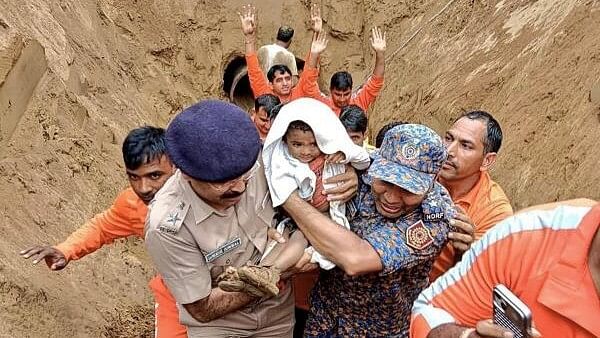 <div class="paragraphs"><p>A 2-year-old child, trapped in a 35 feet deep pit, being rescued by NDRF and SDRF personnel, in Dausa, Rajasthan.</p></div>