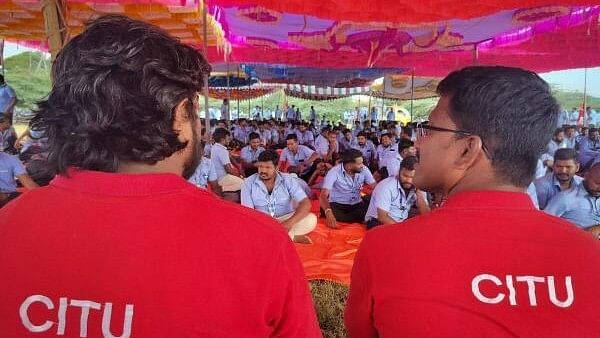 <div class="paragraphs"><p>Samsung workers, union leaders attend a strike to demand higher wages at its Sriperumbudur plant near the city of Chennai.</p></div>