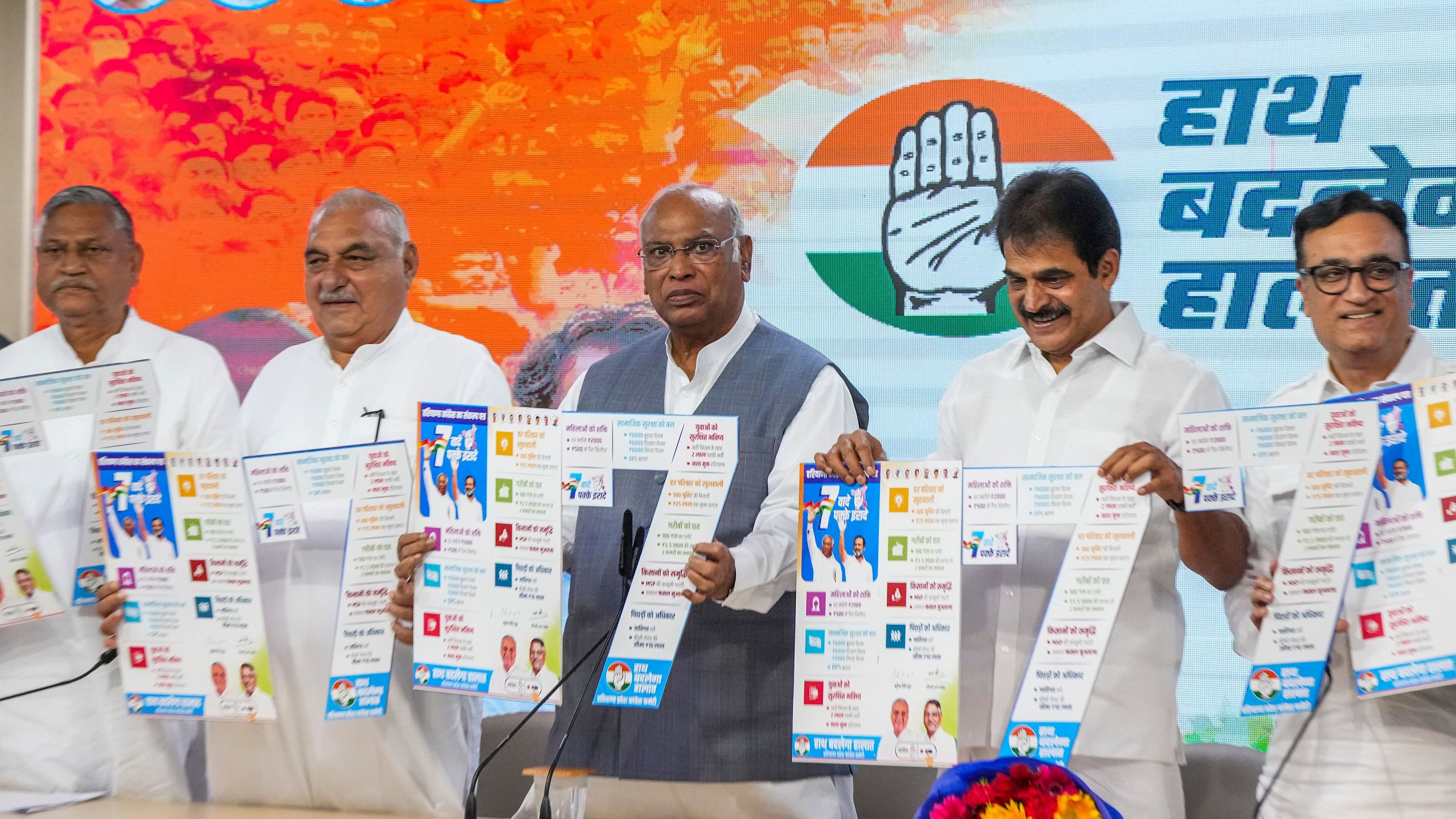 <div class="paragraphs"><p>Congress President Mallikarjun Kharge and party leaders KC Venugopal, Bhupinder Singh Hooda, Ajay Maken and others during the announcement of guarantees for the upcoming Haryana Assembly elections, in New Delhi, Wednesday, Sept. 18, 2024. </p></div>