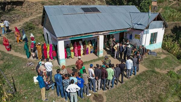 <div class="paragraphs"><p>People wait in queues to cast their votes at a polling booth during the first phase of Jammu and Kashmir Assembly elections, in Doda district, J&amp;K, Wednesday, Sept. 18, 2024.</p></div>