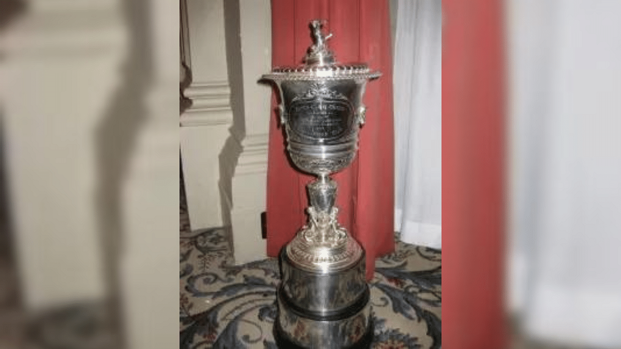 <div class="paragraphs"><p>The Hamilton-Russell cup.</p></div>