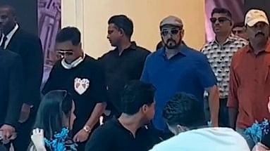 <div class="paragraphs"><p>Salman Khan in Dubai Mall.</p></div>