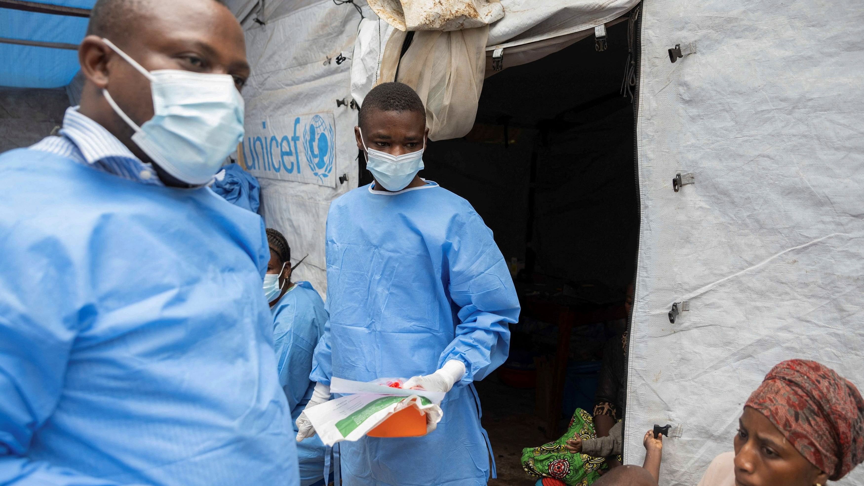 <div class="paragraphs"><p>Congolese health workers consult suspected mpox patients in the treatment centre at the Kavumu hospital in Kabare territory, South Kivu province of the Democratic Republic of Congo.</p></div>