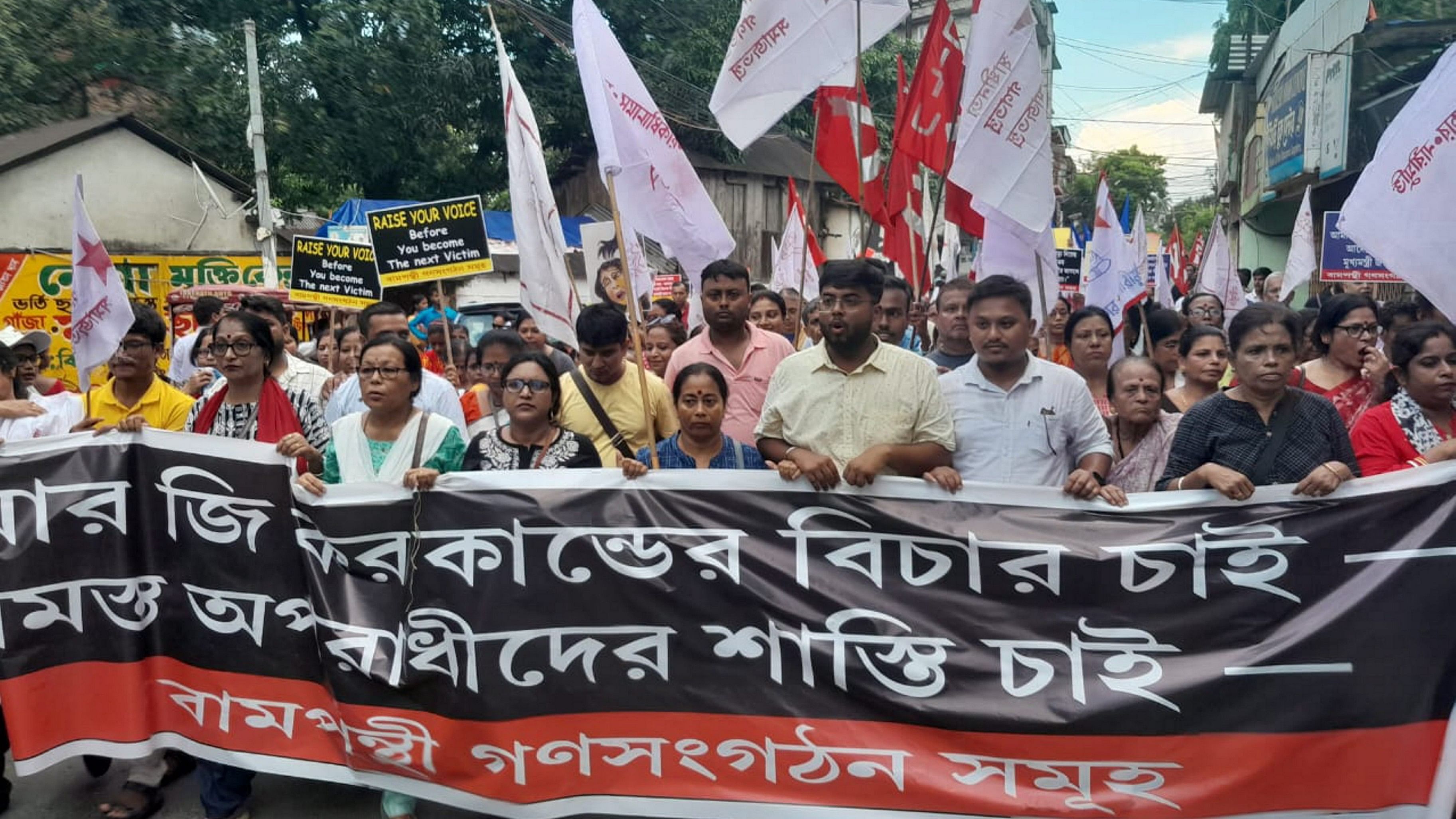 <div class="paragraphs"><p>CPI(M) supporters during a protest rally against the alleged rape and murder of a woman doctor at Kolkata's RG Kar Medical College and Hospital</p></div>