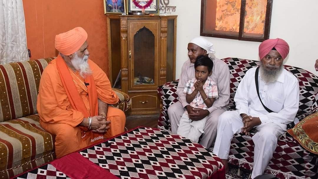 <div class="paragraphs"><p>Gurtej Singh (Clean shaven) with&nbsp;AAP Rajya Sabha member Balbir Singh Seechewal</p></div>