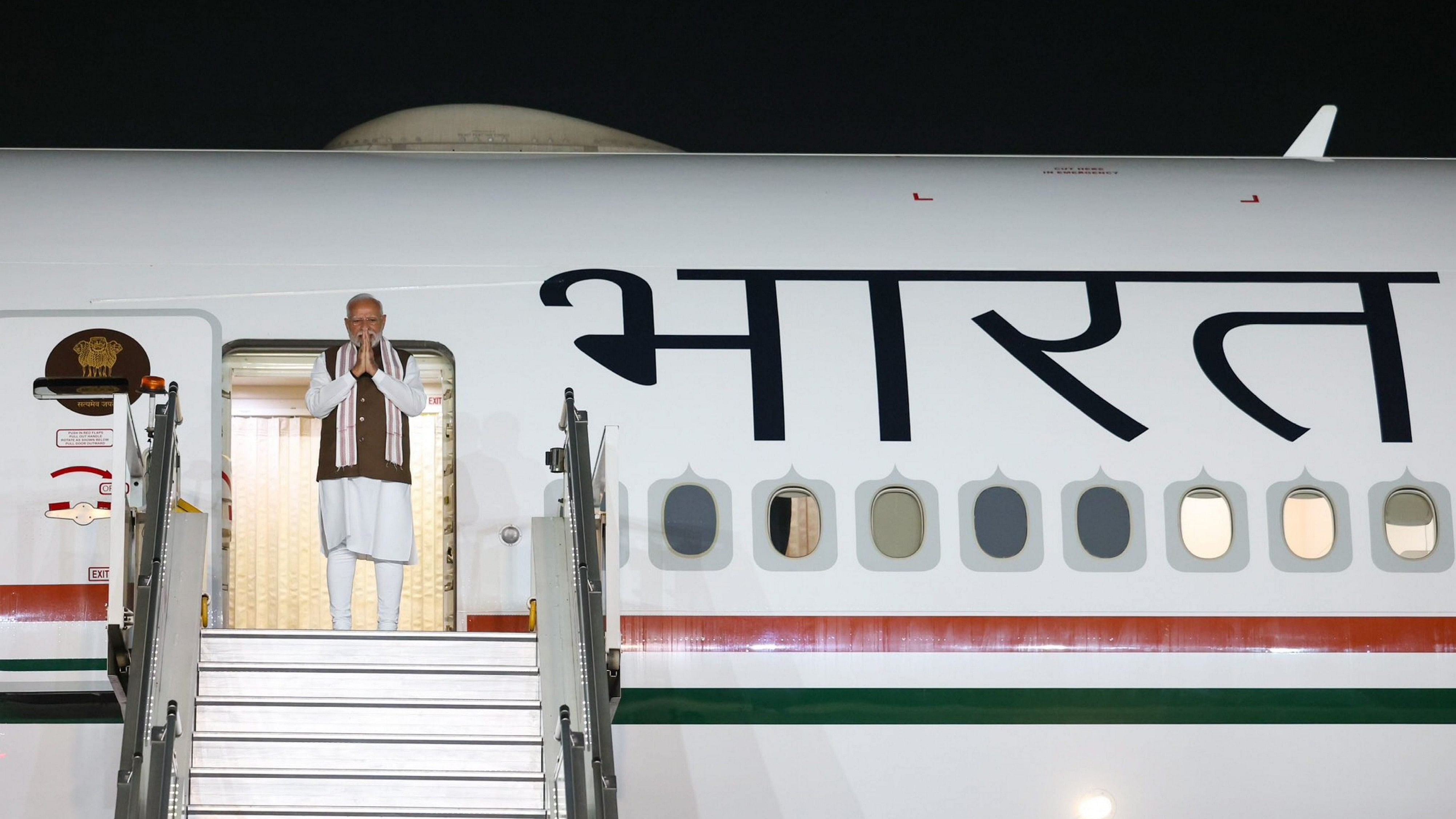 <div class="paragraphs"><p>Prime Minister Narendra Modi emplanes for USA.</p></div>